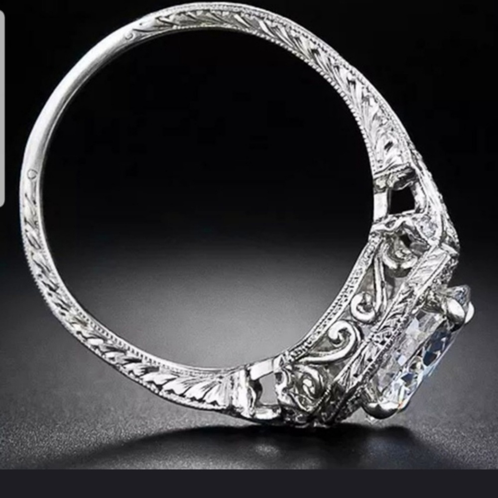 Round cut halo simulated diamond ring - Picture 5 of 6
